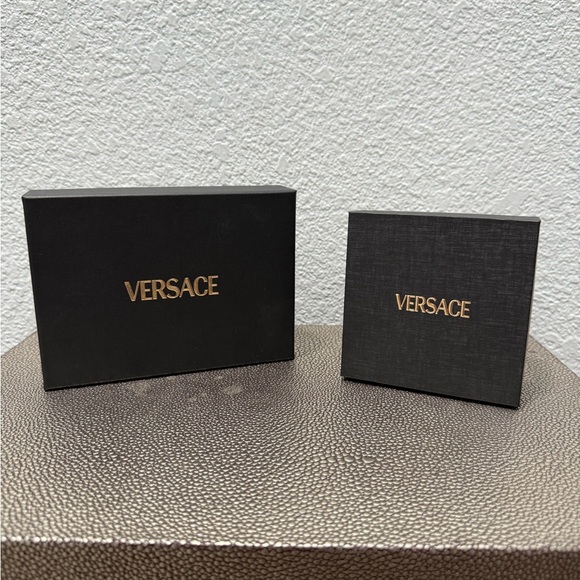 Versace Black Box with Gold Logo - Picture 1 of 3